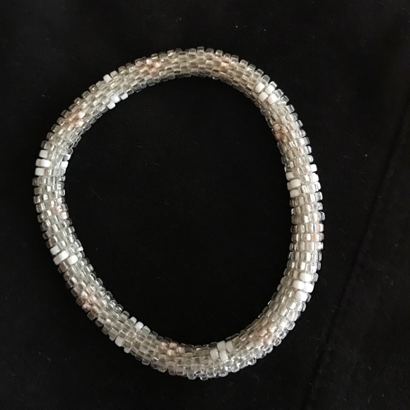 4 cute layer bracelets - Picture 4 of 5