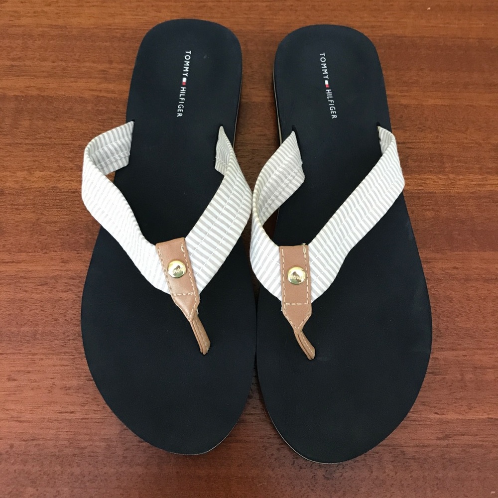 Tommy Hilfiger navy flip flops size 9