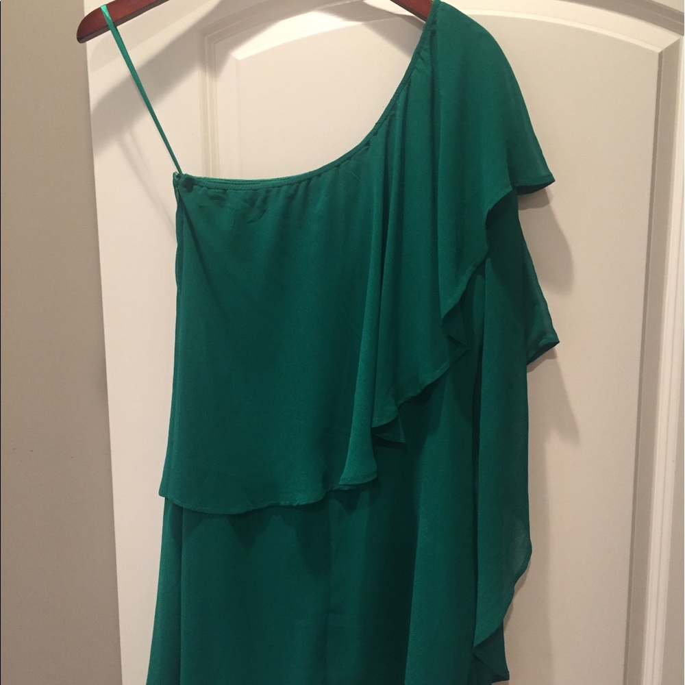 Lulus emerald green, one shoulder dress.