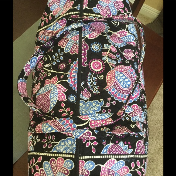 NWT VERA BRADLEY LARGE DUFFEL - Picture 3 of 4