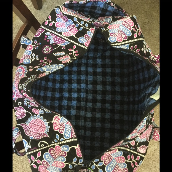 NWT VERA BRADLEY LARGE DUFFEL - Picture 4 of 4