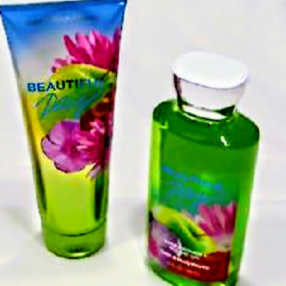 Bath&Body Works in matching shower gel&lotion.