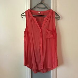 Old Navy sleeveless shirt. Medium.
