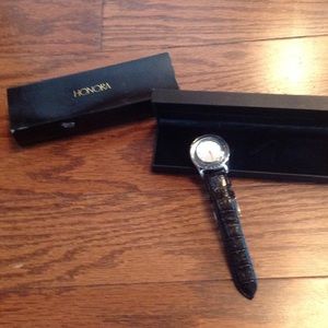 Honora, black Mother of Pear watch