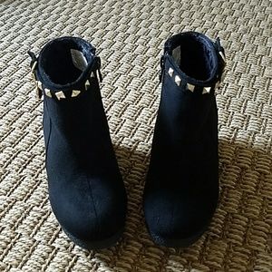 Michael kors kids Cara studs in black, size 13