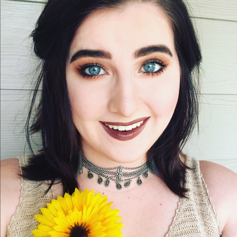 🌼Meet your Posher, Hannah🌼