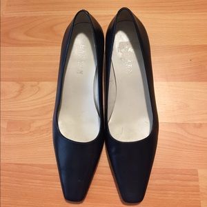 Navy blue Ralph Lauren pumps size 7b