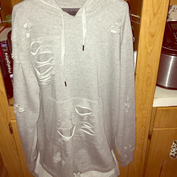 Three nice shirts/hoodie up for grabs - Picture 1 of 3