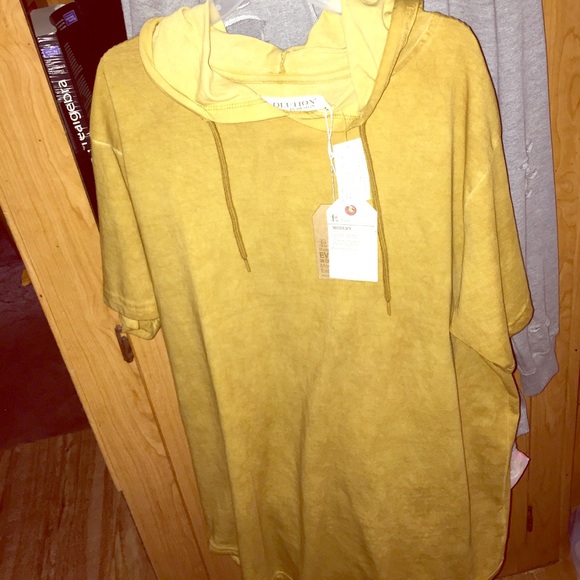 Three nice shirts/hoodie up for grabs - Picture 2 of 3