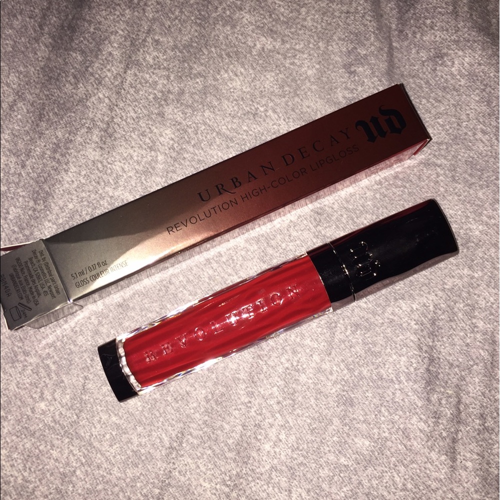 Urban Decay Revolution Lip Gloss in 69