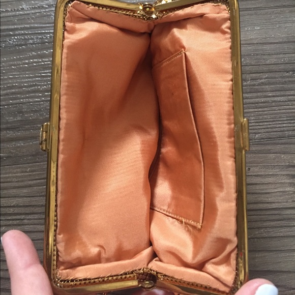 Vintage shimmering gold clutch - Picture 3 of 4