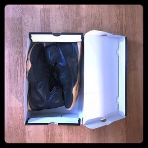 Labron VIII Black Lion