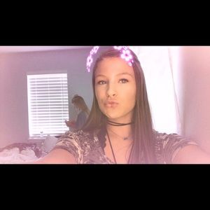 Meet your Posher, Elyse