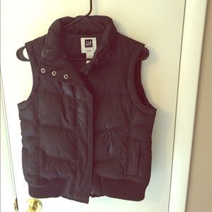 Gap black bubble vest