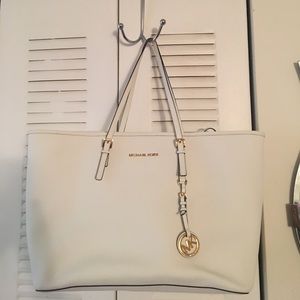 Clean White Large 17” x 11 1/2” MK tote 👜