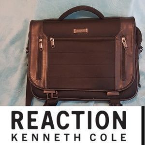 NEW PRICE!! Laptop/messenger bag