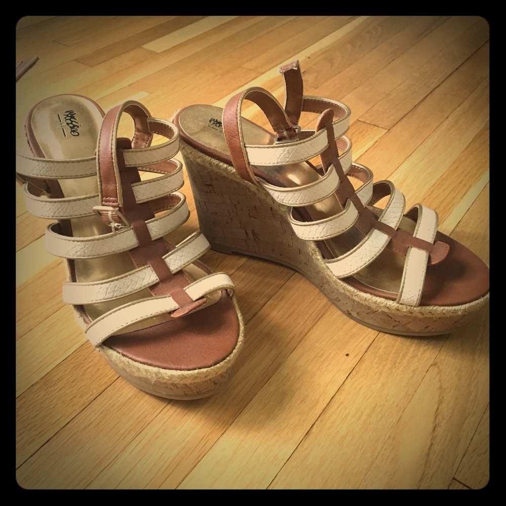 Size 8 wedges