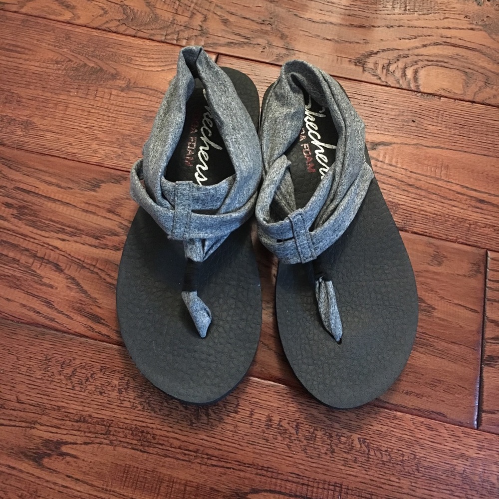 Skechers Yoga Foam Sandals Size 7