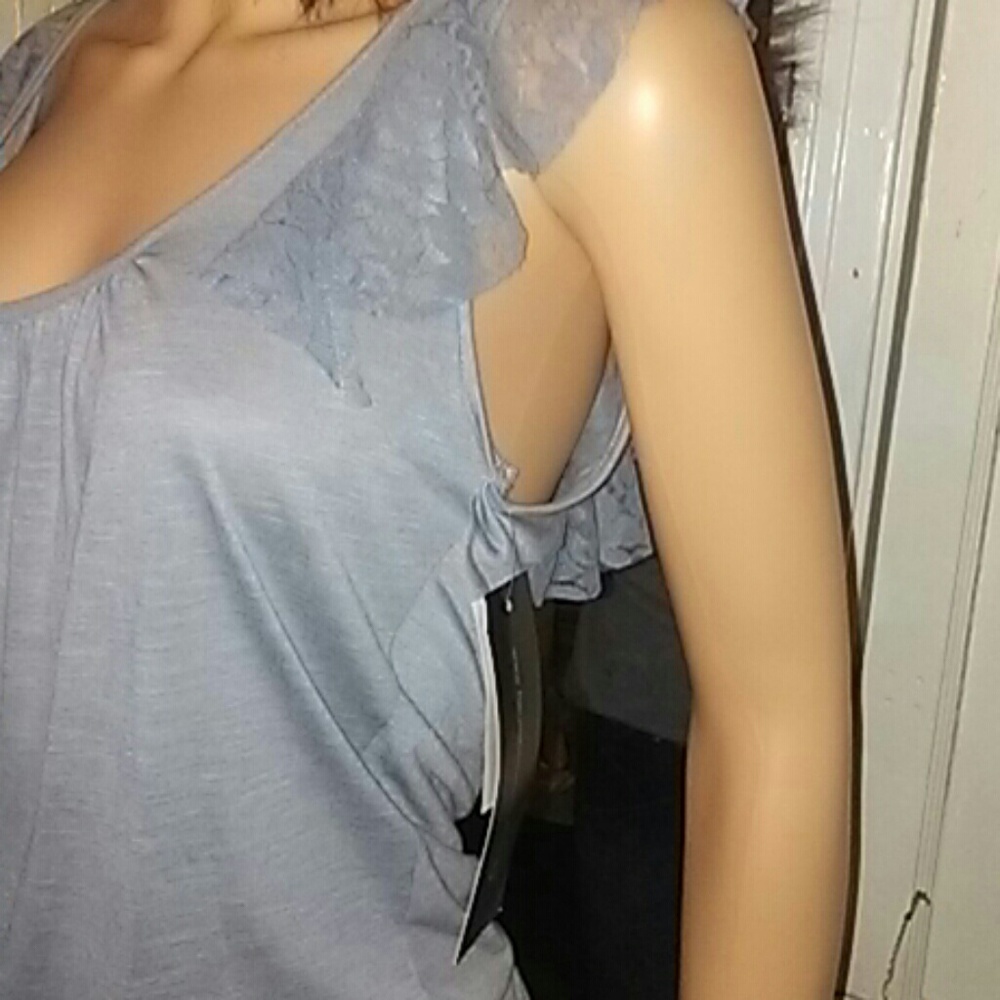 FLEURISH WOMEN'S TOP - Picture 2 of 8