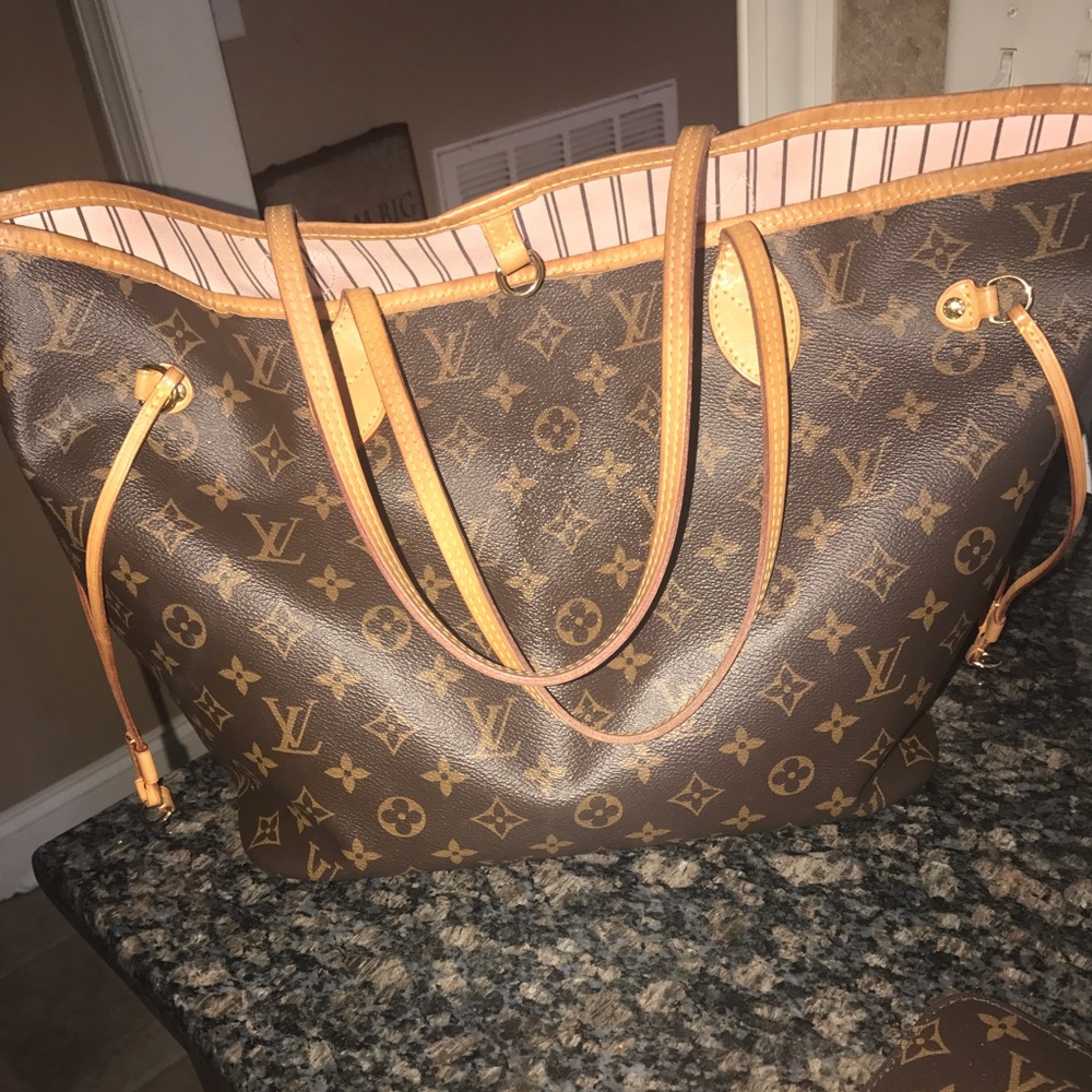 Authentic 💯 Louis Vutton handbag