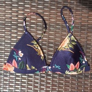 NEW Authentic Triangl top in Deliah Fiore Nero