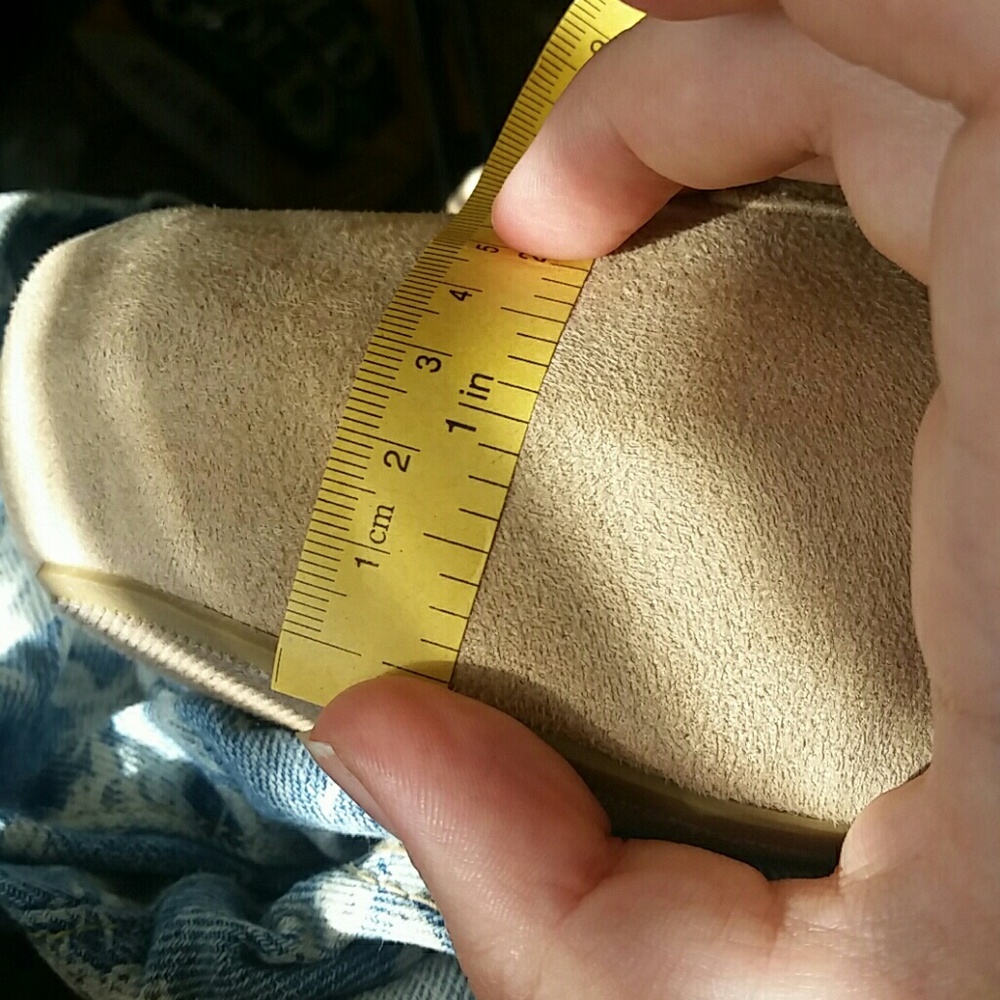 Spring Cleaning!!!! Cute booties - Picture 4 of 5