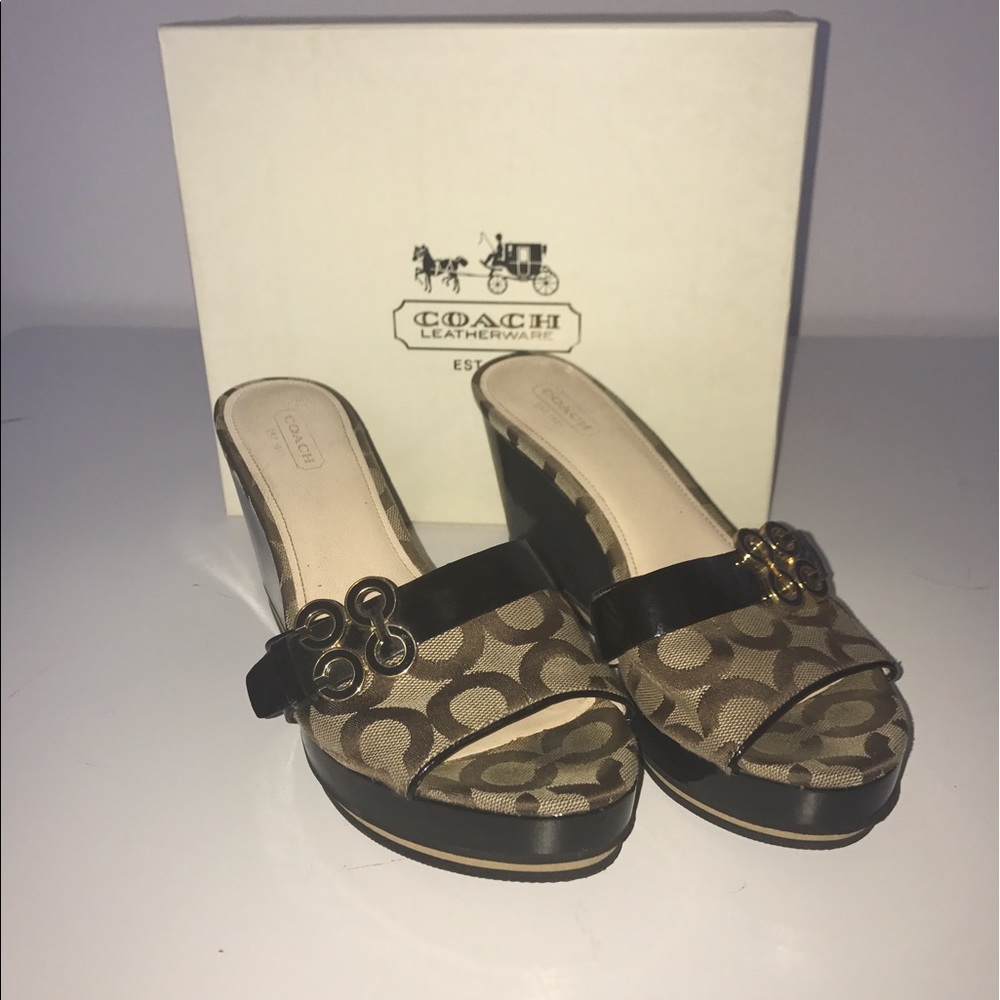 ⚜️Practically Brand New Coach sandals⚜️