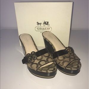 ⚜️Practically Brand New Coach sandals⚜️