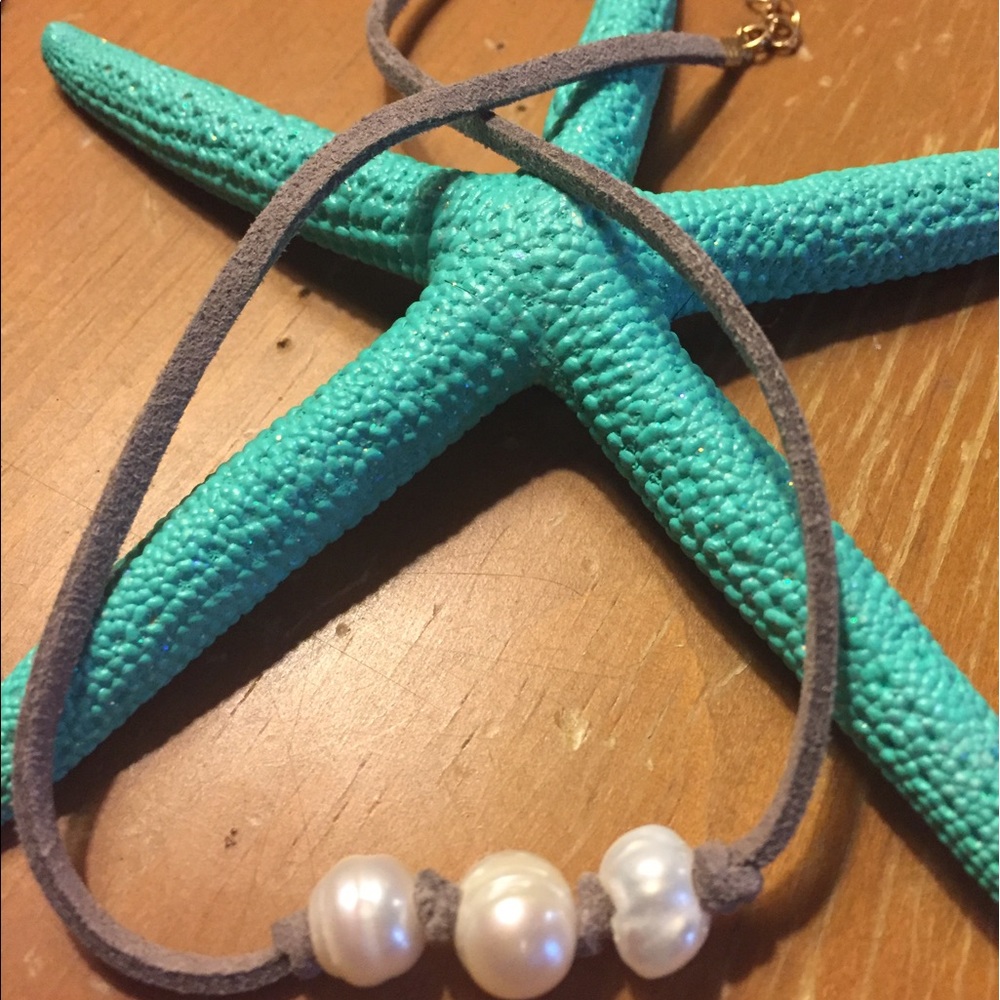 Pearl and leather choker