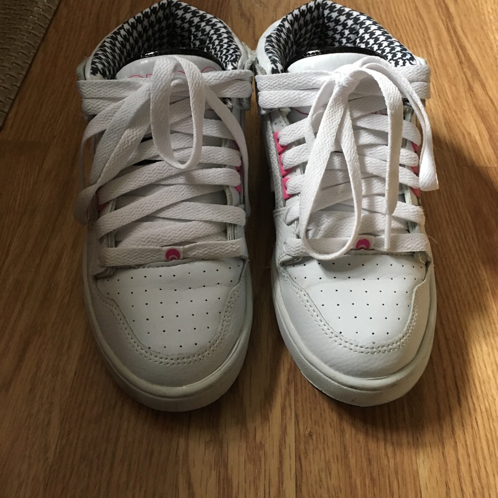 Sneakers size 9