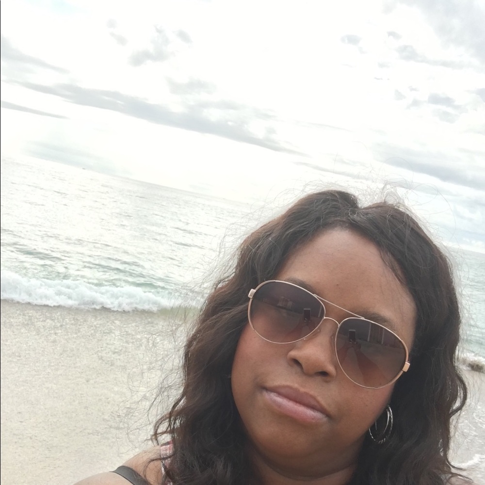 Meet your Posher, Felicia