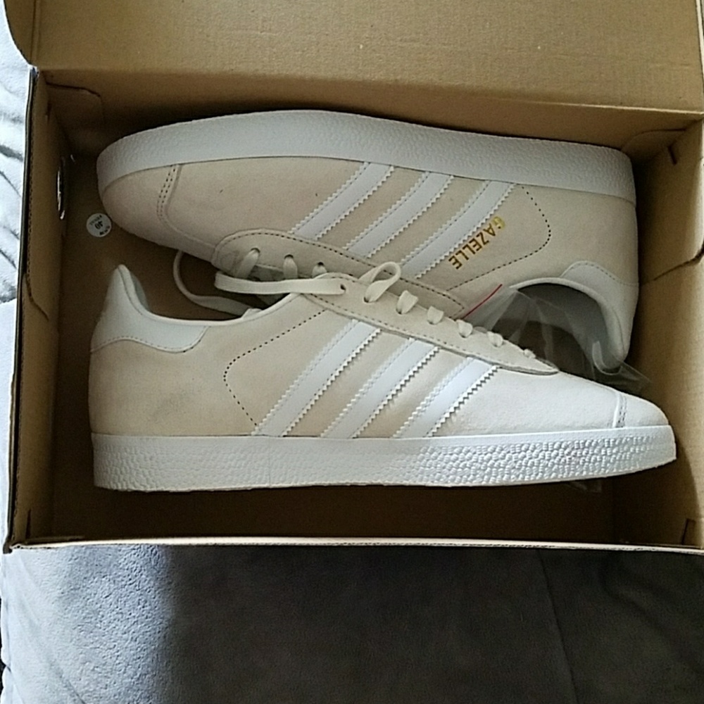 Final Price Drop. Adidas Gazelle Sneakers