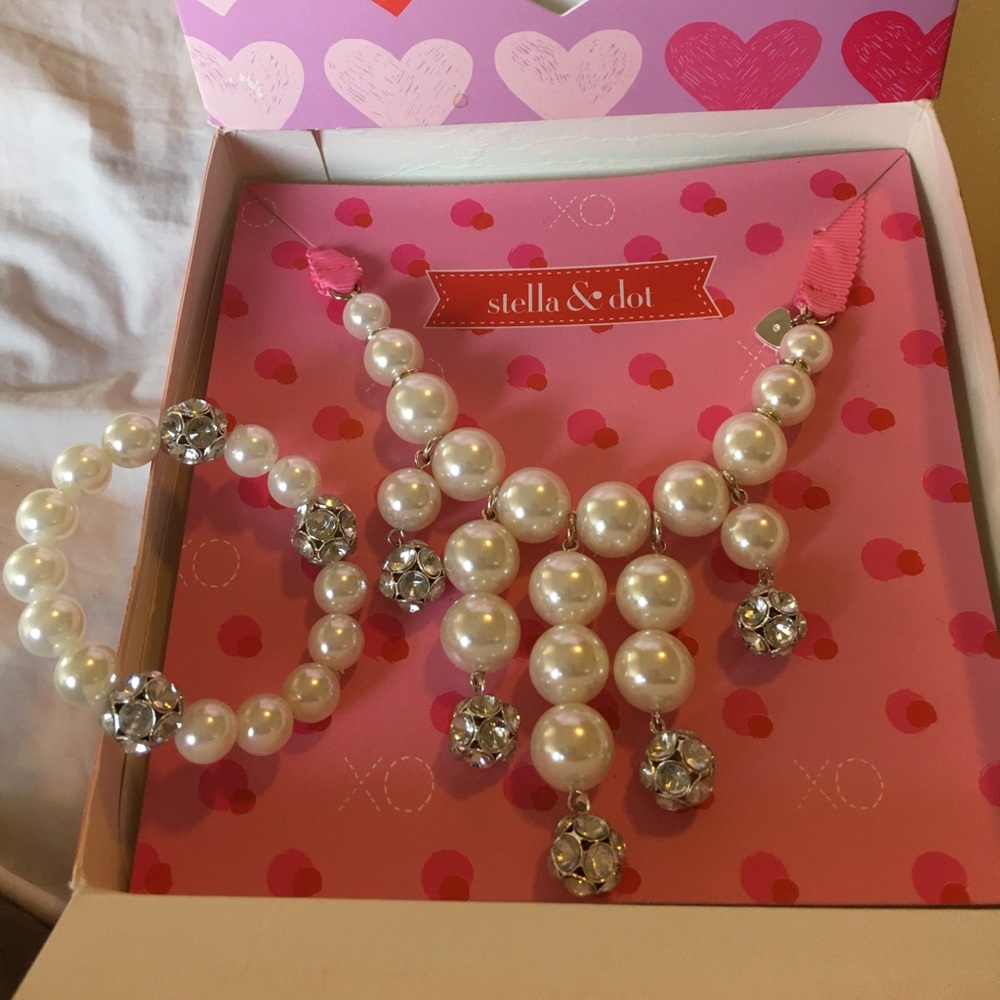 Stella & Dot Olive Pearl Bob and Bracelet set