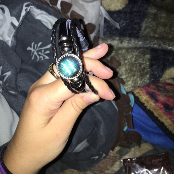 An Aquarius bracelet - Picture 2 of 3