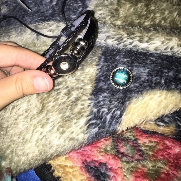 An Aquarius bracelet - Picture 3 of 3