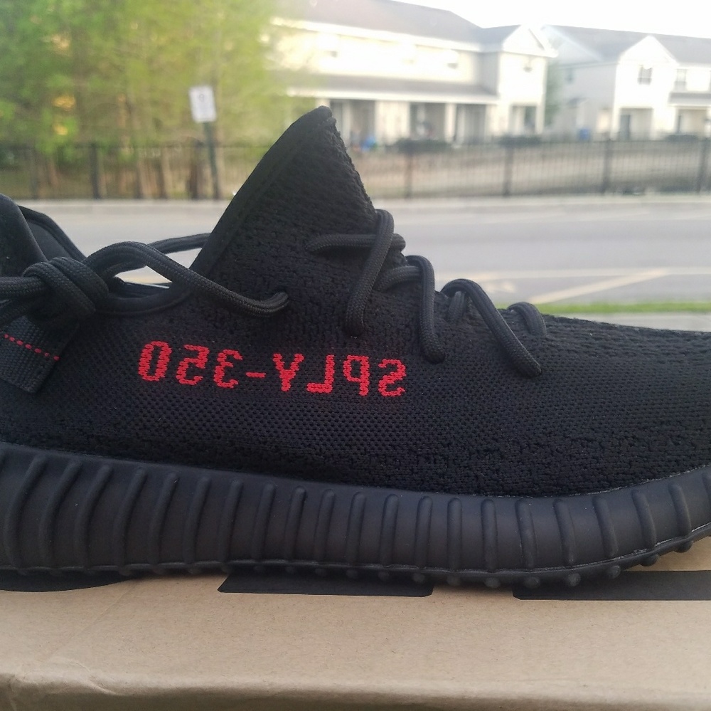 Yeezy boost 350 v2 black/red