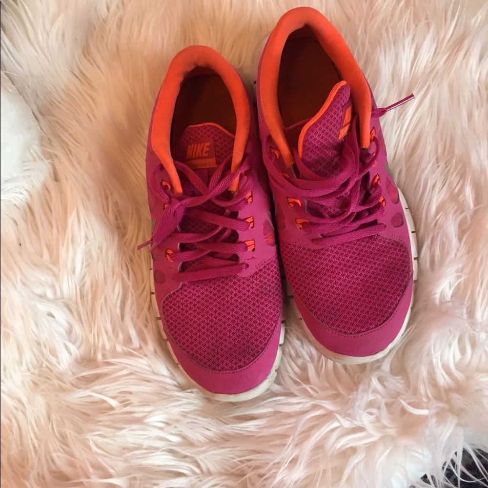 Nikey tennis shoes