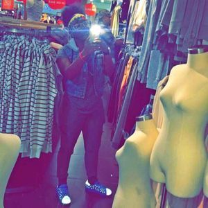 Meet your Posher, Dominique