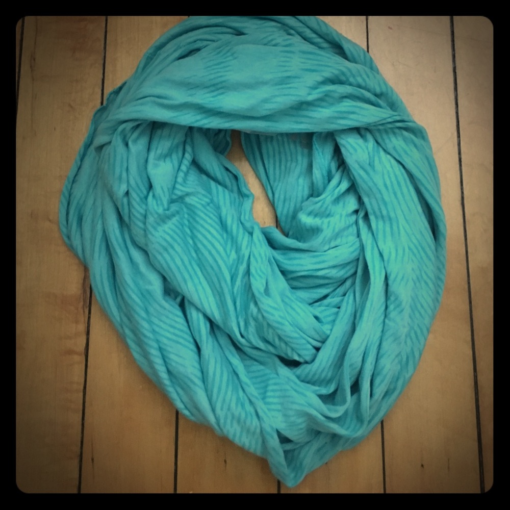 Teal NIKE dri-fit infinity scarf