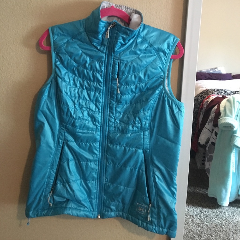 REI rain resistant vest