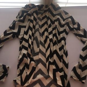 Black and white chevron cardigan⚫️⚪️