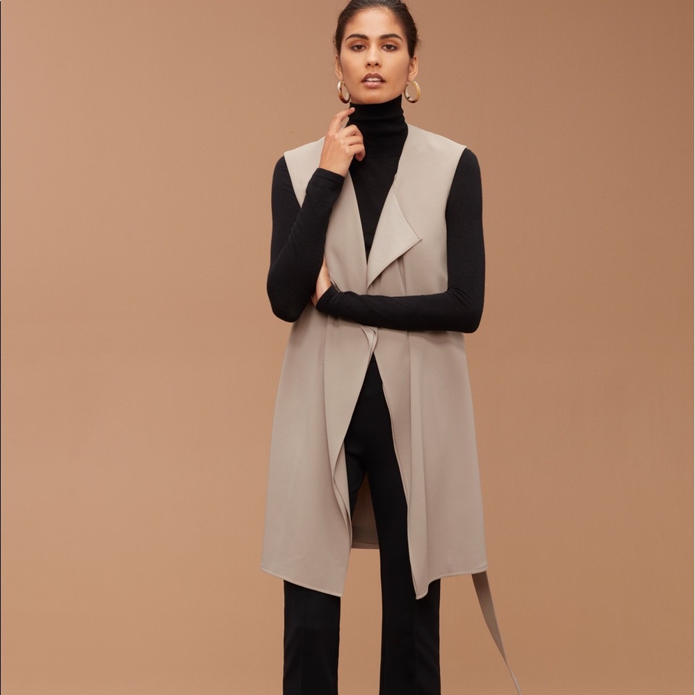 🙌🏼Cream Marcelo Vest by Babaton🙌🏼