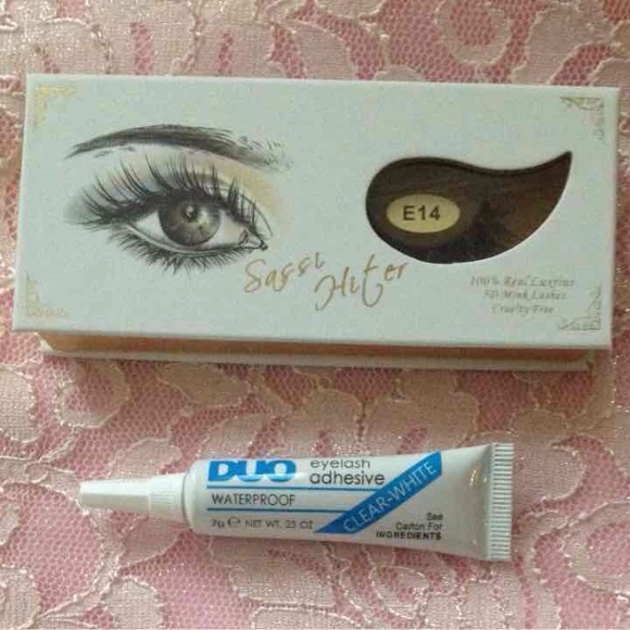 100% Mink Lashes and red lip combo! - Picture 2 of 4