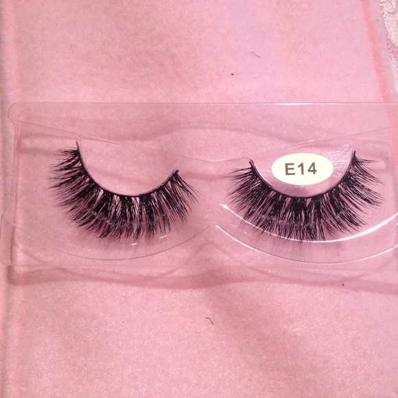 100% Mink Lashes and red lip combo! - Picture 4 of 4