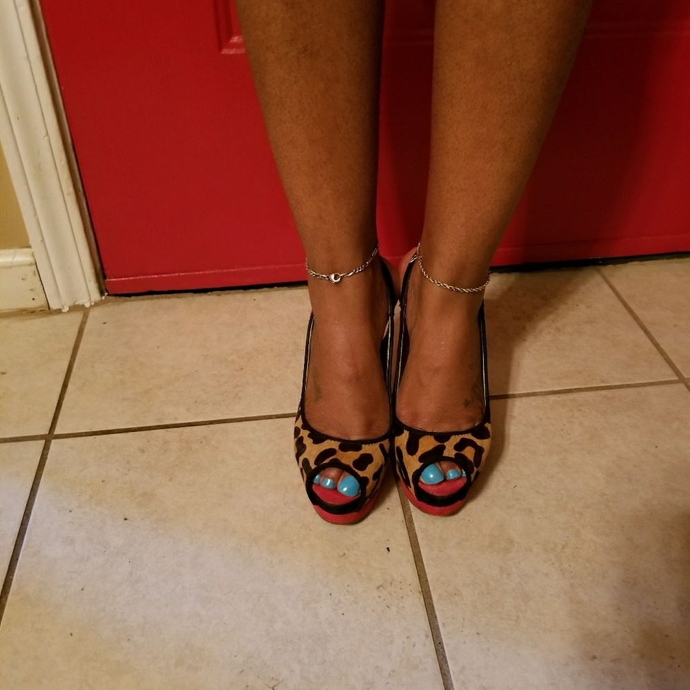 Guess Size 6.5 Leopard Print W/ Red Trim Too Sexy - image 5