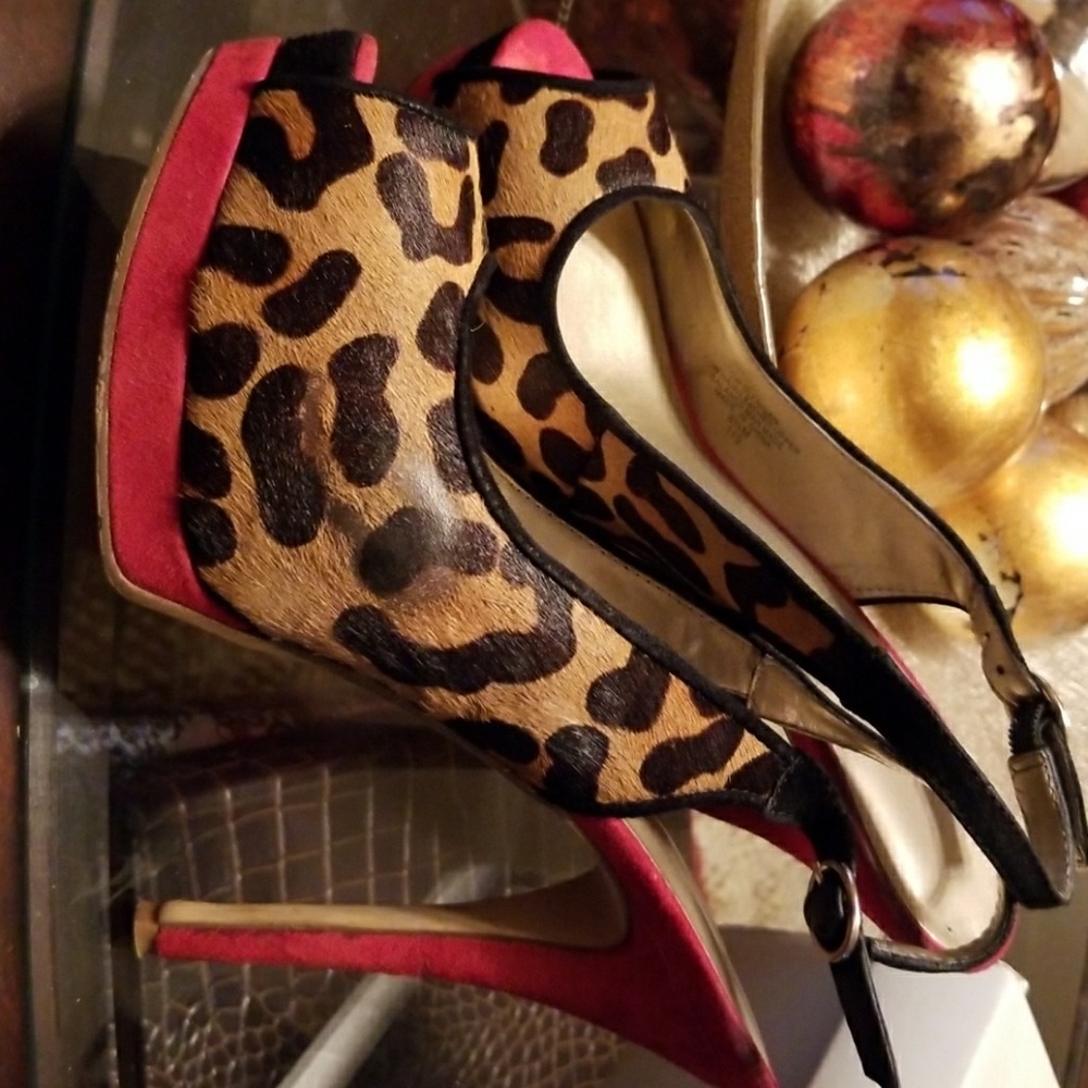 Guess Size 6.5 Leopard Print W/ Red Trim Too Sexy - image 8