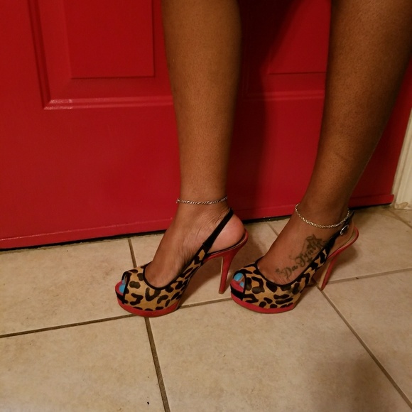 Guess Size 6.5 Leopard print w/ Red Trim Too Sexy - Picture 6 of 8