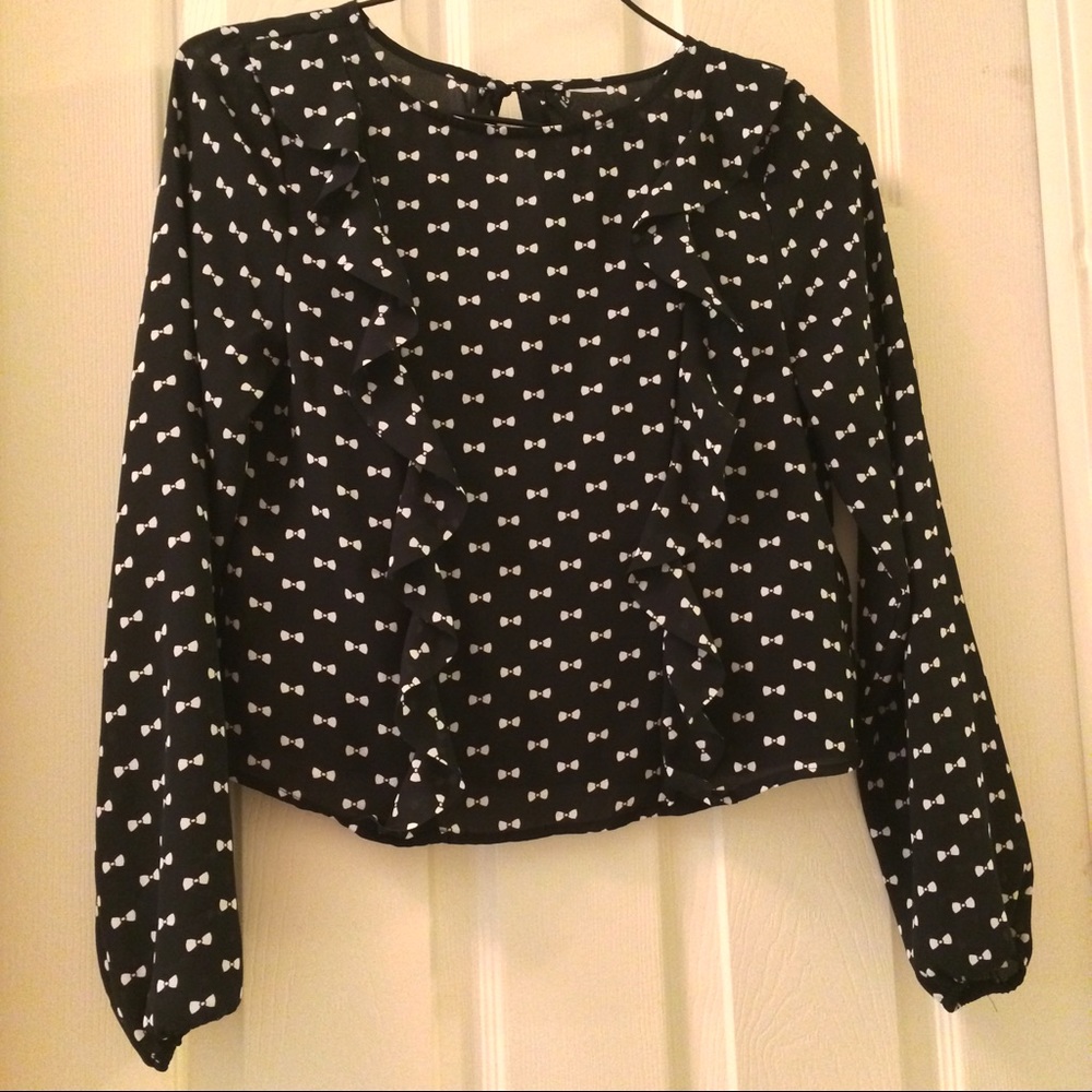 🐧 H&M Black and White Bowtie Blouse