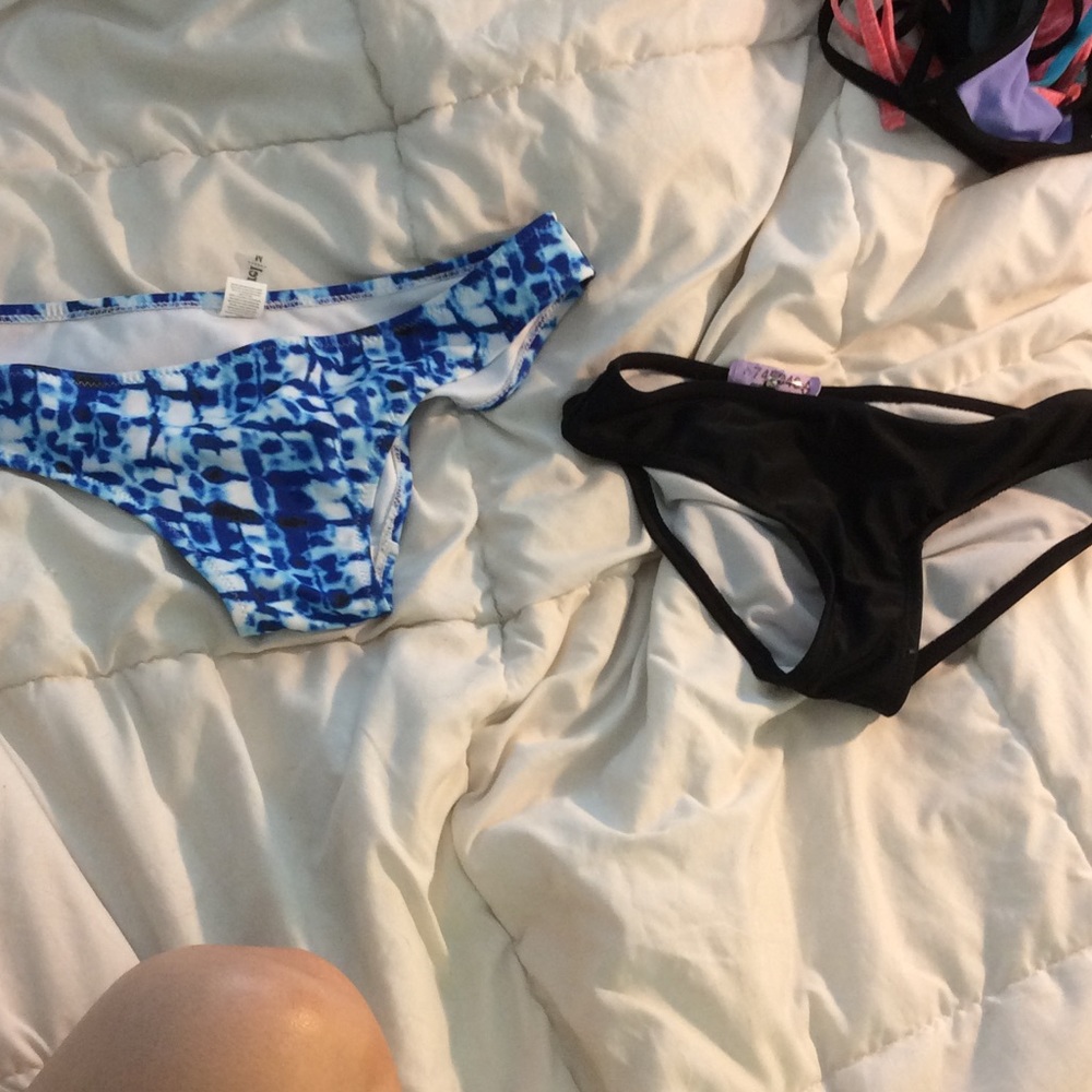 Bikini bottom bundle! Never worn