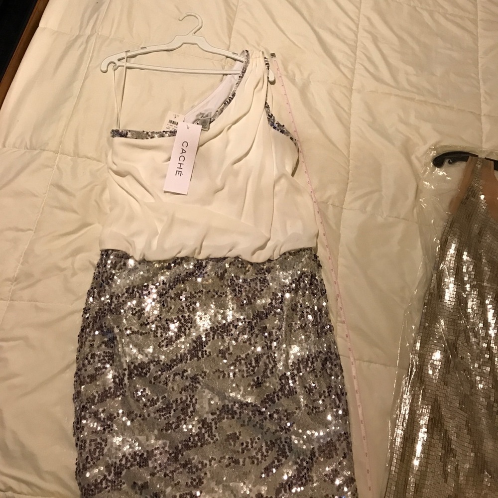 CACHÉ off the shoulder mini